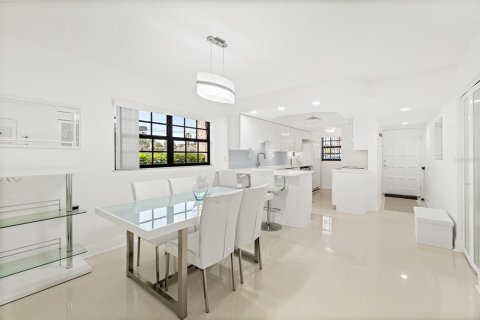 Купить кондоминиум в Коко-Бич, Флорида 7 комнат, 102.29м2, № 1685086 - фото 15