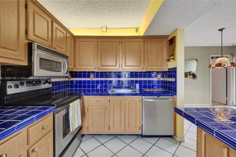 Copropriété à vendre à Pembroke Pines, Floride: 2 chambres, 79.9 m2 № 2153895 - photo 7