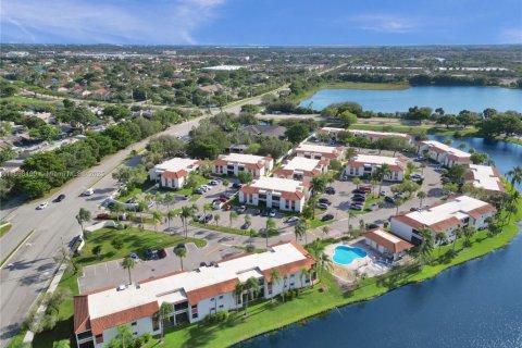 Copropriété à vendre à Pembroke Pines, Floride: 2 chambres, 79.9 m2 № 2153895 - photo 19