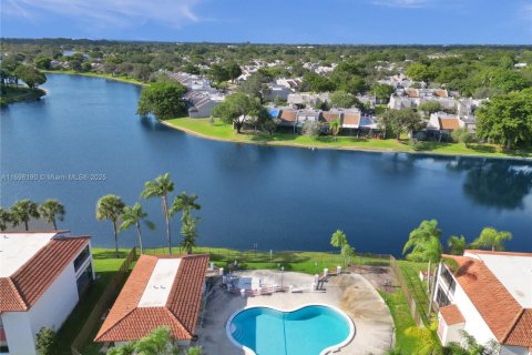 Copropriété à vendre à Pembroke Pines, Floride: 2 chambres, 79.9 m2 № 2153895 - photo 16