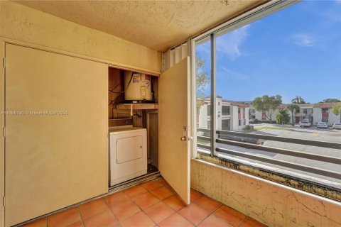 Copropriété à vendre à Pembroke Pines, Floride: 2 chambres, 79.9 m2 № 2153895 - photo 14