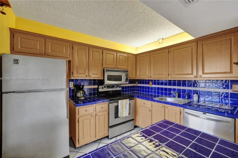 Copropriété à vendre à Pembroke Pines, Floride: 2 chambres, 79.9 m2 № 2153895 - photo 5