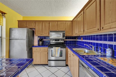 Copropriété à vendre à Pembroke Pines, Floride: 2 chambres, 79.9 m2 № 2153895 - photo 4