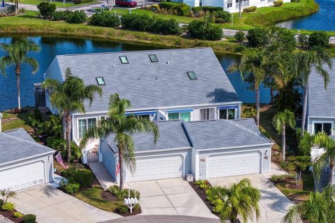 House in Bradenton, Florida 2 bedrooms, 134.06 sq.m. № 2152130