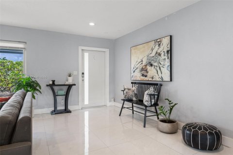 Casa en venta en Wilton Manors, Florida, 4 dormitorios, 163.6 m2 № 2055173 - foto 3