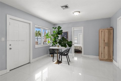 Casa en venta en Wilton Manors, Florida, 4 dormitorios, 163.6 m2 № 2055173 - foto 20