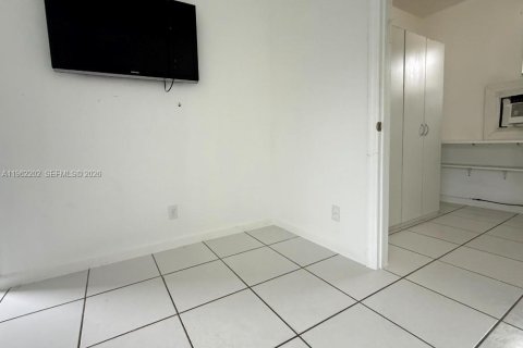 Снять в аренду квартиру в Халландейл-Бич, Флорида 1 спальня, 78.97м2, № 2024902 - фото 9