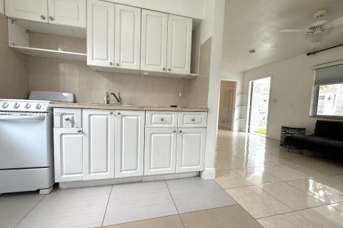 Снять в аренду квартиру в Халландейл-Бич, Флорида 1 спальня, 78.97м2, № 2024902 - фото 17