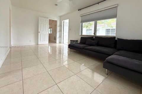 Снять в аренду квартиру в Халландейл-Бич, Флорида 1 спальня, 78.97м2, № 2024902 - фото 5