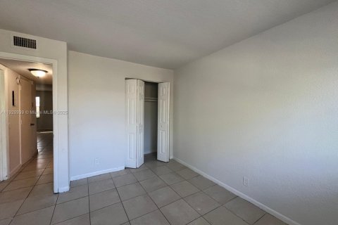 Copropriété à louer à Lauderhill, Floride: 2 chambres, 81.75 m2 № 1975184 - photo 10
