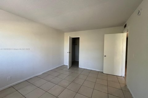 Copropriété à louer à Lauderhill, Floride: 2 chambres, 81.75 m2 № 1975184 - photo 7