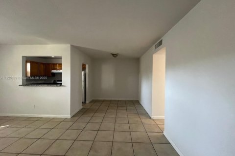 Copropriété à louer à Lauderhill, Floride: 2 chambres, 81.75 m2 № 1975184 - photo 3