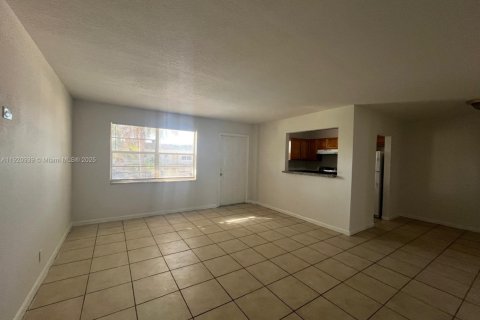 Copropriété à louer à Lauderhill, Floride: 2 chambres, 81.75 m2 № 1975184 - photo 2