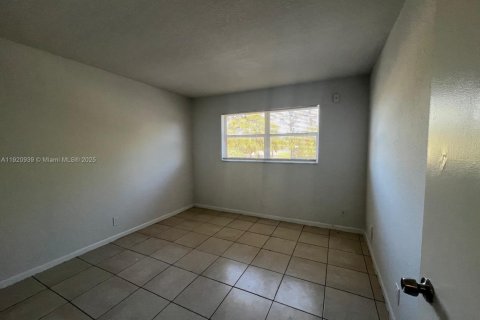 Copropriété à louer à Lauderhill, Floride: 2 chambres, 81.75 m2 № 1975184 - photo 9
