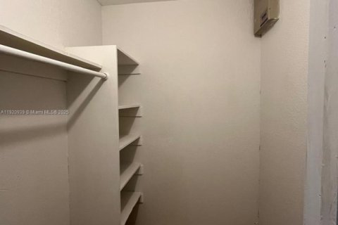 Copropriété à louer à Lauderhill, Floride: 2 chambres, 81.75 m2 № 1975184 - photo 5