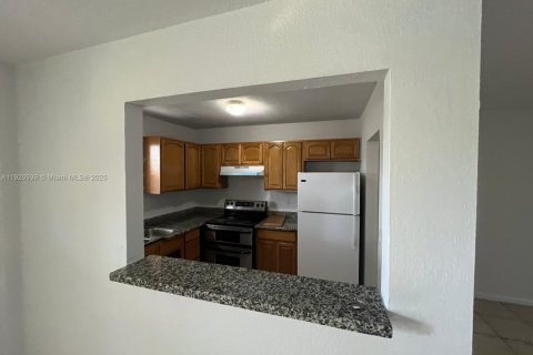 Copropriété à louer à Lauderhill, Floride: 2 chambres, 81.75 m2 № 1975184 - photo 4