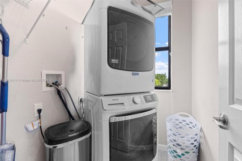 Купить виллу или дом в Хомстед, Флорида 5 спален, 231.51м2, № 1896764 - фото 27