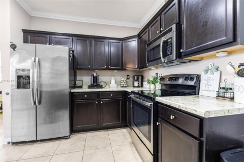 Купить виллу или дом в Хомстед, Флорида 5 спален, 231.51м2, № 1896764 - фото 14