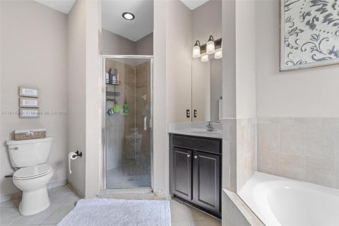 Купить виллу или дом в Хомстед, Флорида 5 спален, 231.51м2, № 1896764 - фото 19