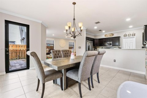 Купить виллу или дом в Хомстед, Флорида 5 спален, 231.51м2, № 1896764 - фото 10