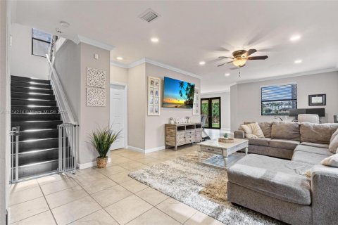 Купить виллу или дом в Хомстед, Флорида 5 спален, 231.51м2, № 1896764 - фото 6