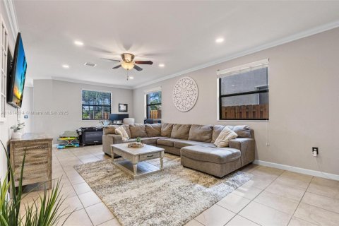 Купить виллу или дом в Хомстед, Флорида 5 спален, 231.51м2, № 1896764 - фото 7