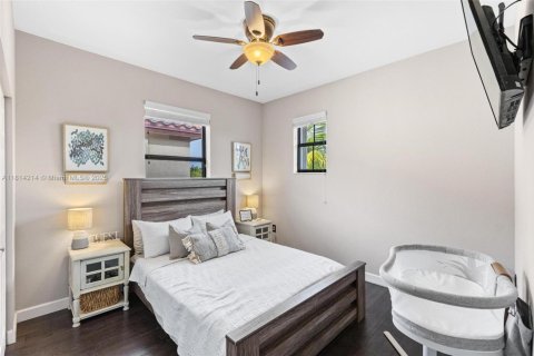 Купить виллу или дом в Хомстед, Флорида 5 спален, 231.51м2, № 1896764 - фото 23