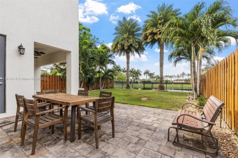 Купить виллу или дом в Хомстед, Флорида 5 спален, 231.51м2, № 1896764 - фото 29