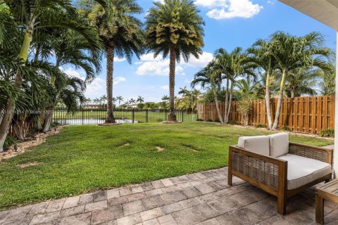 Купить виллу или дом в Хомстед, Флорида 5 спален, 231.51м2, № 1896764 - фото 28