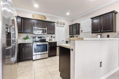 Купить виллу или дом в Хомстед, Флорида 5 спален, 231.51м2, № 1896764 - фото 11