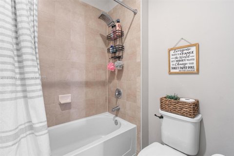 Купить виллу или дом в Хомстед, Флорида 5 спален, 231.51м2, № 1896764 - фото 26