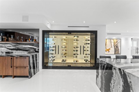 Condo in Miami Beach, Florida, 4 bedrooms  № 1943232 - photo 9