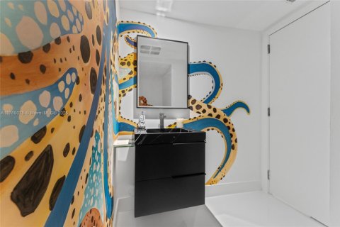 Condo in Miami Beach, Florida, 4 bedrooms  № 1943232 - photo 29