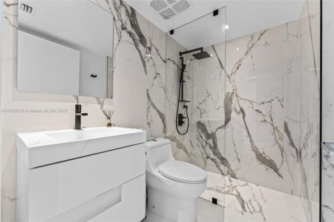 Condo in Miami Beach, Florida, 4 bedrooms  № 1943232 - photo 28