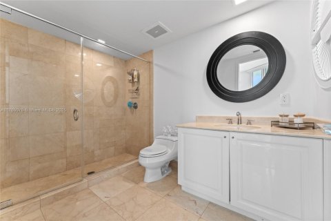 Condo in Miami Beach, Florida, 4 bedrooms  № 1943232 - photo 24