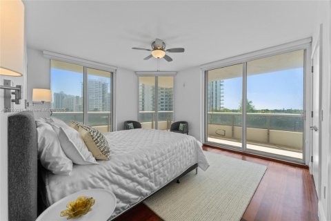 Condo in Miami Beach, Florida, 4 bedrooms  № 1943232 - photo 23