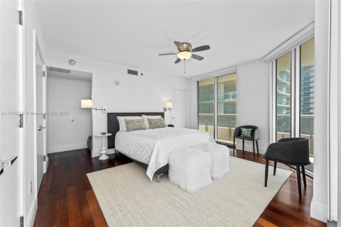 Condo in Miami Beach, Florida, 4 bedrooms  № 1943232 - photo 25