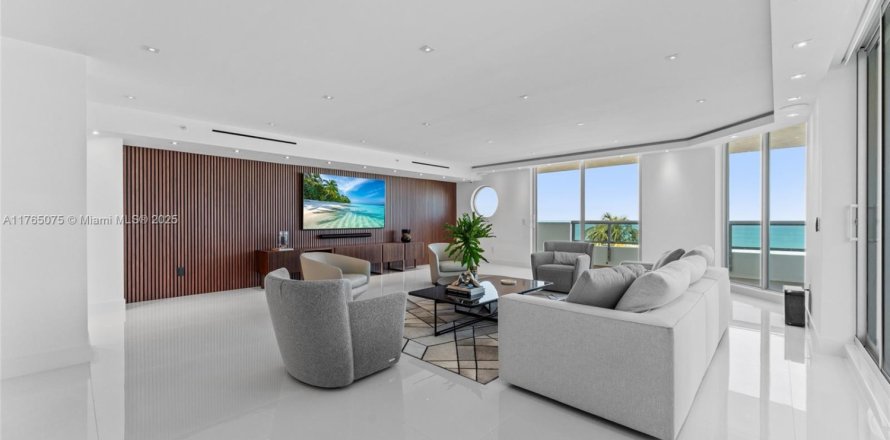 Condo in Miami Beach, Florida, 4 bedrooms  № 1943232