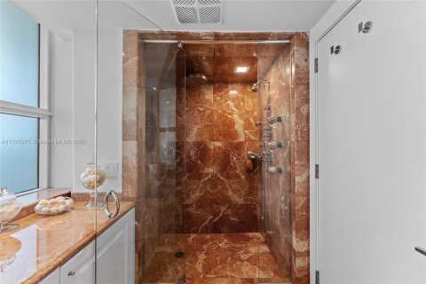 Condo in Miami Beach, Florida, 4 bedrooms  № 1943232 - photo 18