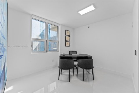 Condo in Miami Beach, Florida, 4 bedrooms  № 1943232 - photo 30