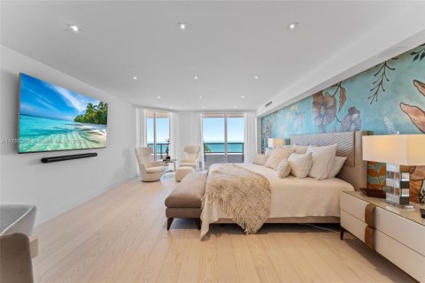 Condo in Miami Beach, Florida, 4 bedrooms  № 1943232 - photo 15