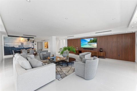 Condo in Miami Beach, Florida, 4 bedrooms  № 1943232 - photo 7