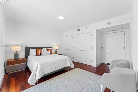 Condo in Miami Beach, Florida, 4 bedrooms  № 1943232 - photo 27