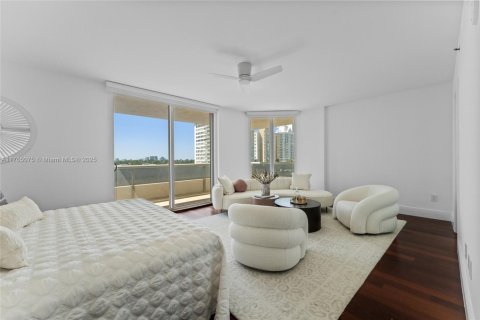 Condo in Miami Beach, Florida, 4 bedrooms  № 1943232 - photo 19