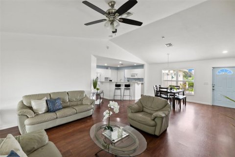 House in Lehigh Acres, Florida 3 bedrooms, 131.74 sq.m. № 1417514 - photo 11