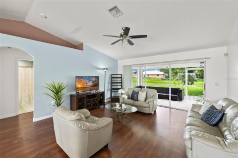 House in Lehigh Acres, Florida 3 bedrooms, 131.74 sq.m. № 1417514 - photo 10