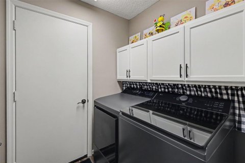 House in Ocala, Florida 2 bedrooms, 169.18 sq.m. № 2236384 - photo 25