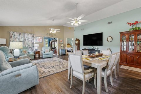 House in Ocala, Florida 2 bedrooms, 169.18 sq.m. № 2236384 - photo 9
