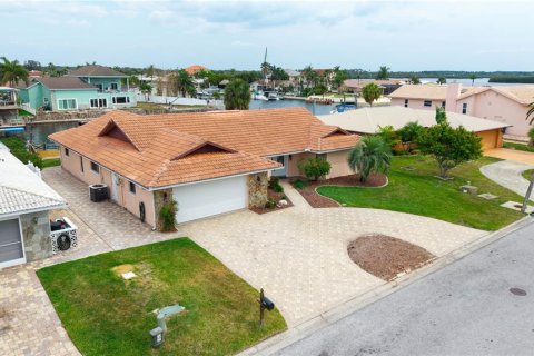 Casa en venta en New Port Richey, Florida, 3 dormitorios, 249.91 m2 № 1673905 - foto 2