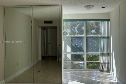 Apartamento en alquiler en Sunny Isles Beach, Florida, 1 dormitorio, 49.8 m2 № 2026459 - foto 6